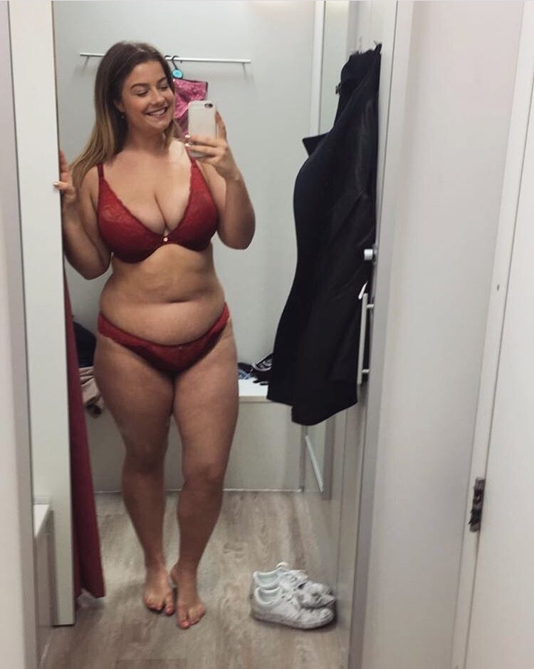 Chubby Amateur Nude Selfie