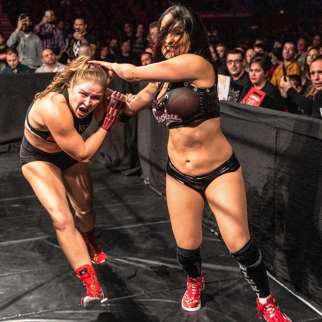 Female wrestlers.