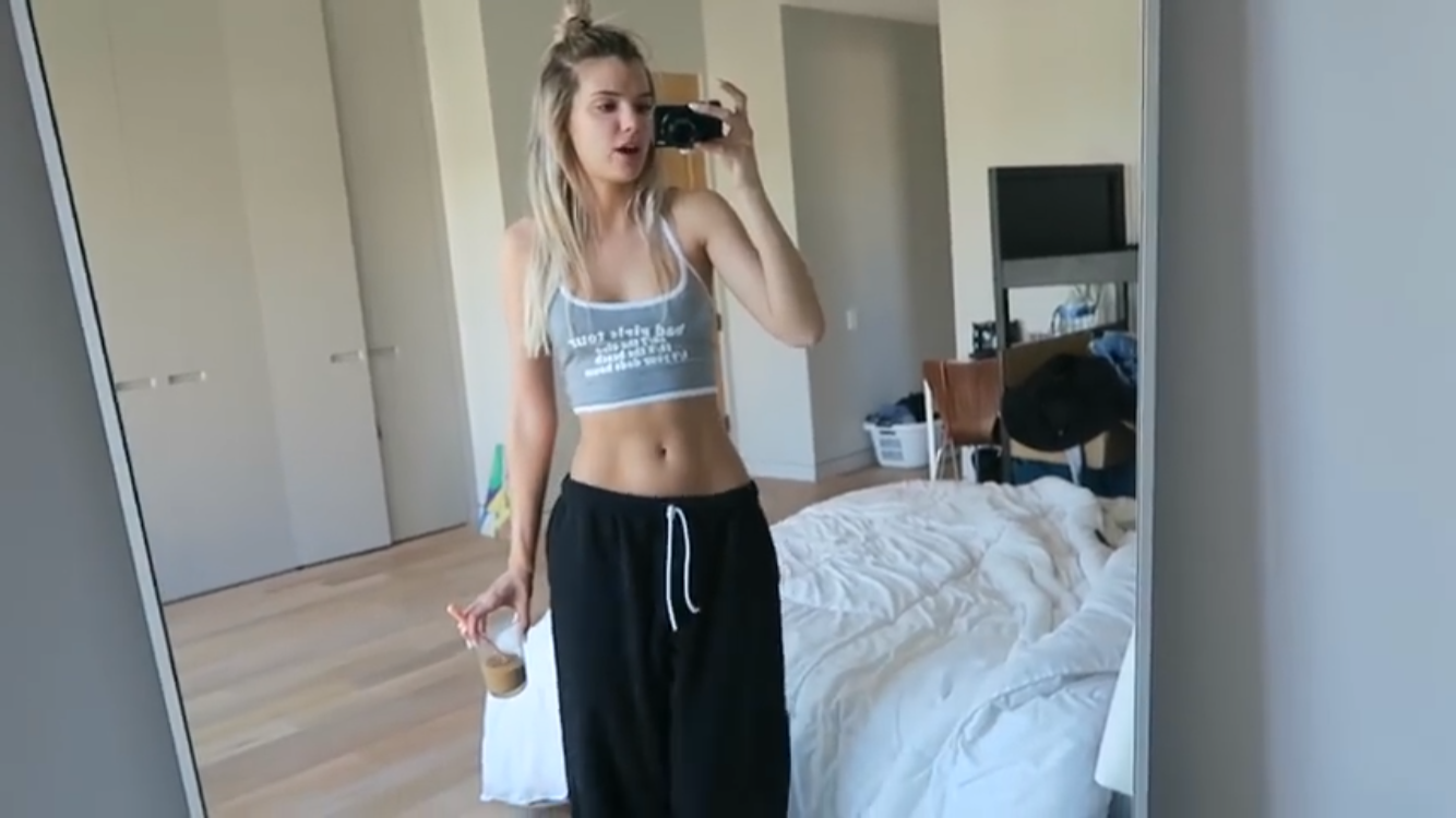 Alissa Violet - Celebrities - Curvage