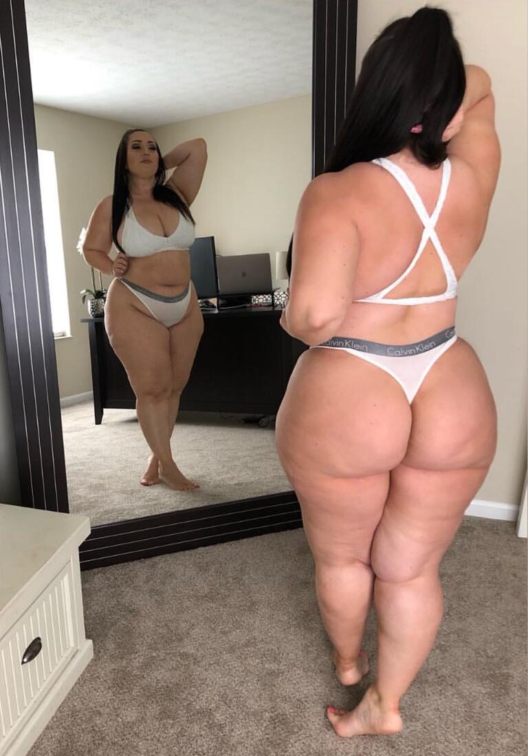 Chubby ass solo