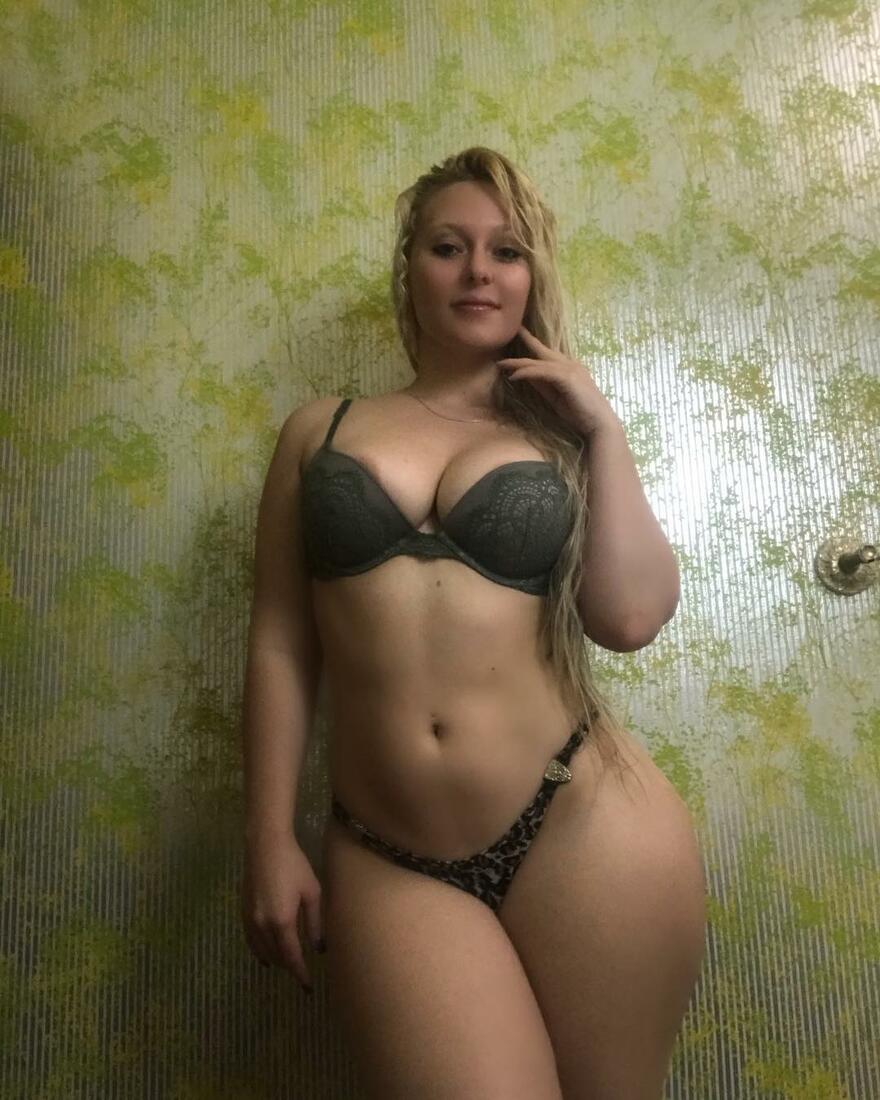 Amethyst - Plus-Size Models - Curvage