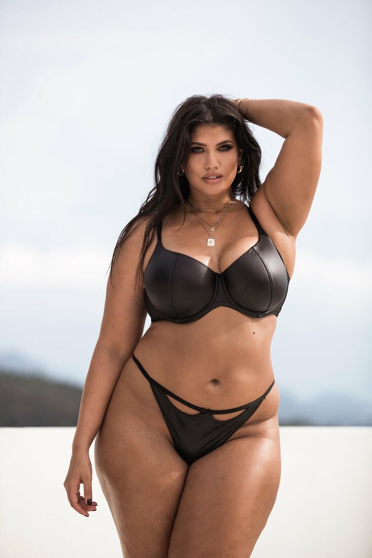 Latecia Thomas - Page 37 - Plus-Size Models - Curvage