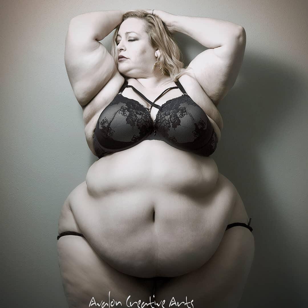 Vivienne Rose - Plus-Size Models - Curvage