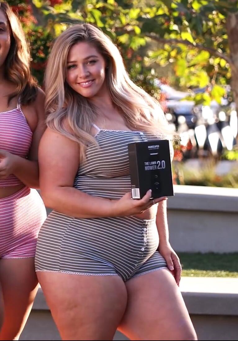 She s getting fat. Ellana Bryan(Эллана Брайан). Эллана Брайан плюс сайз. Модель Plus Size Эллана Брайан. Ellana Bryan фиди.