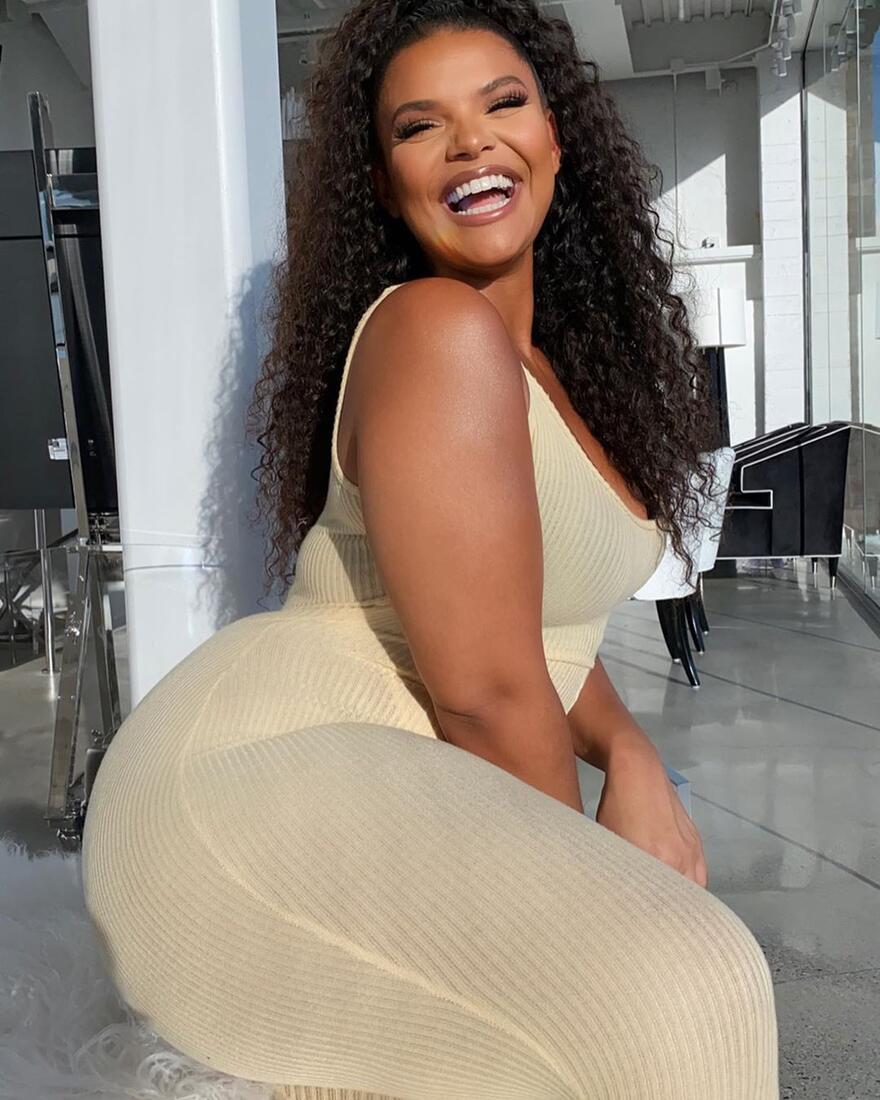 Leslie Sidora - a cutie with a booty.