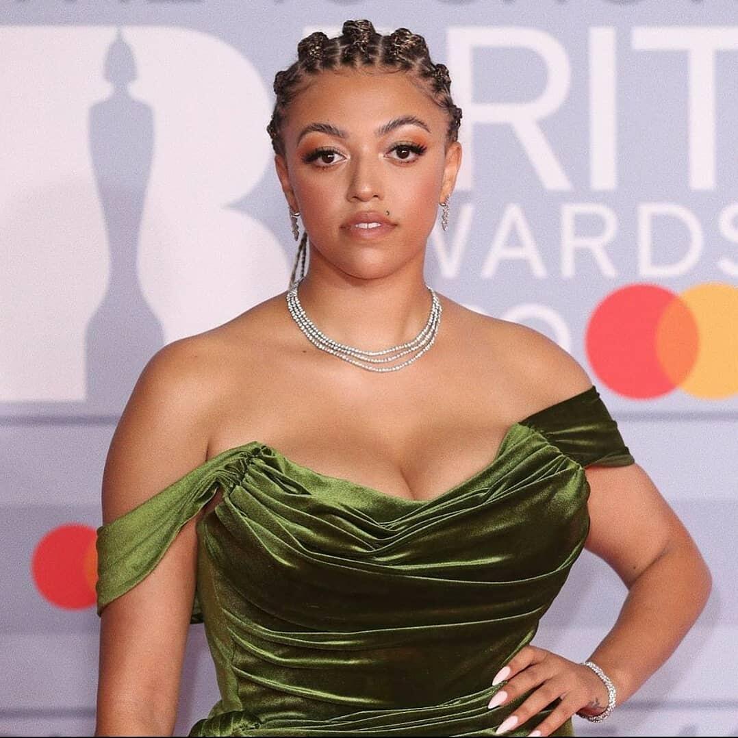 Mahalia - English Singer/Songwriter.