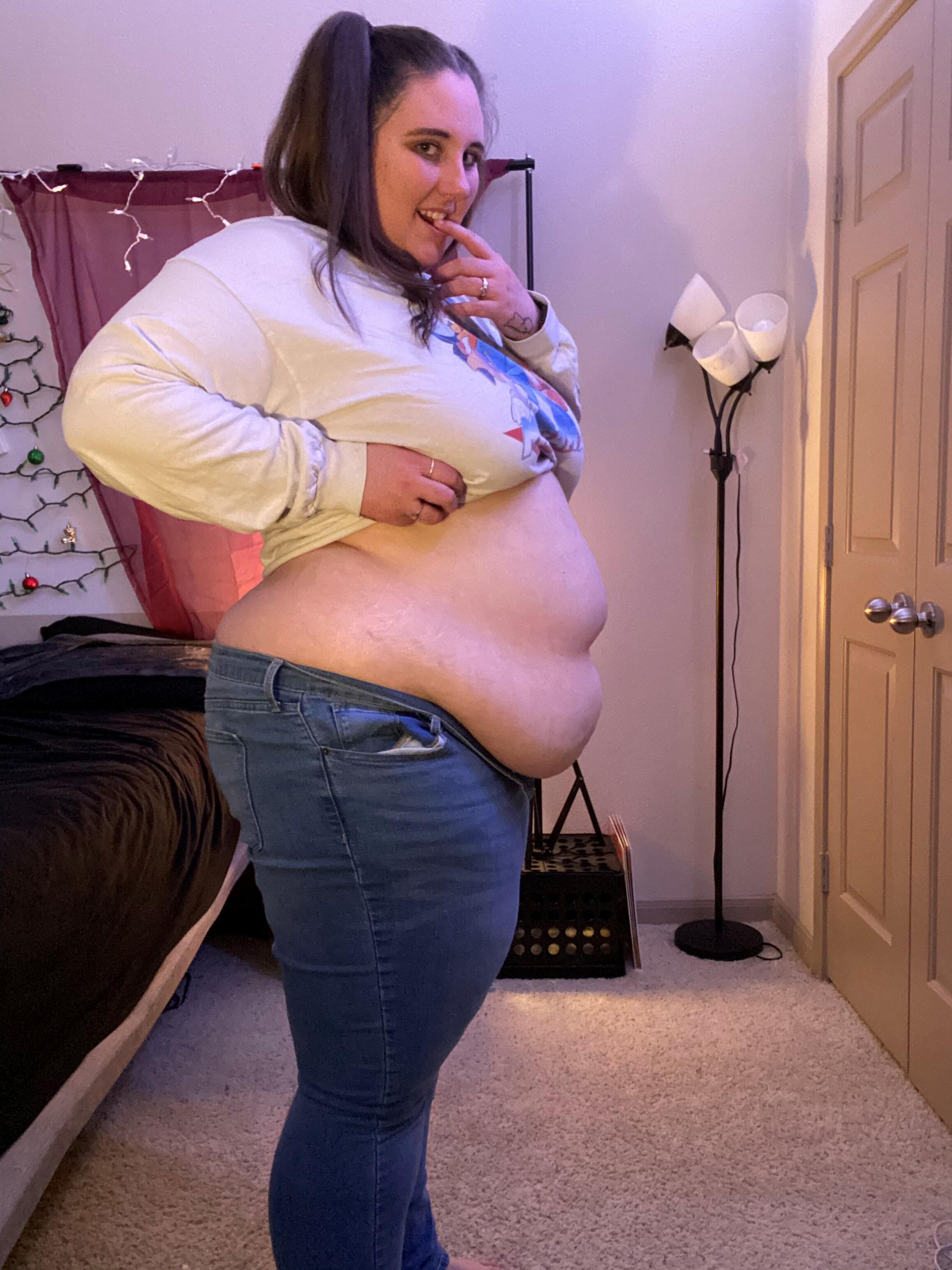 35 photo set where I show off a different pair of tight jeans, with my big belly...