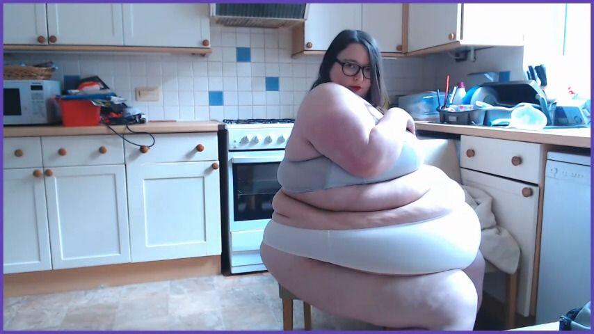 Video 🚨 🚨*MAY MADNESS* 🚨 🚨 SSBBW LADY BRADS SHOWS OFF WHITE 