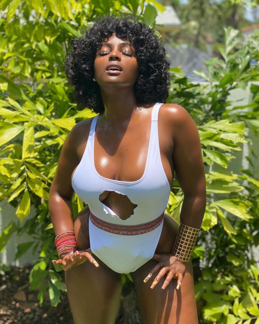 Amara La Negra.