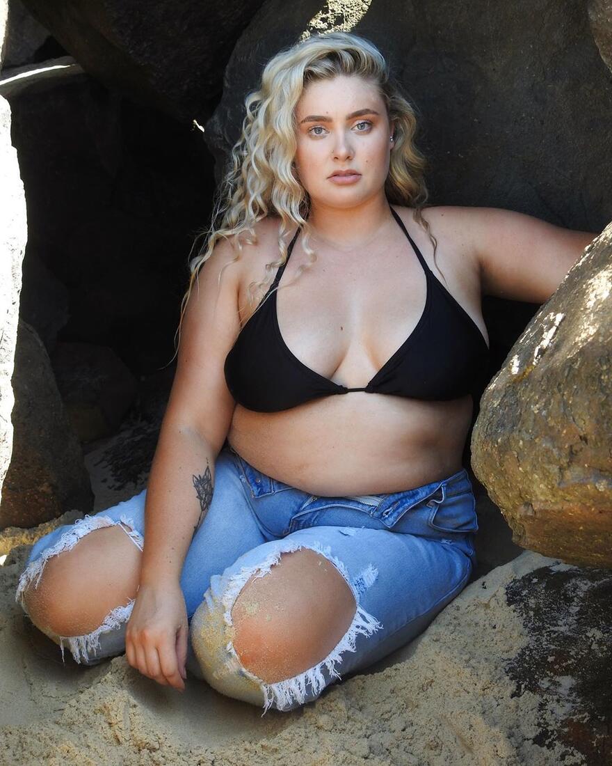 Curvy kaitlyn