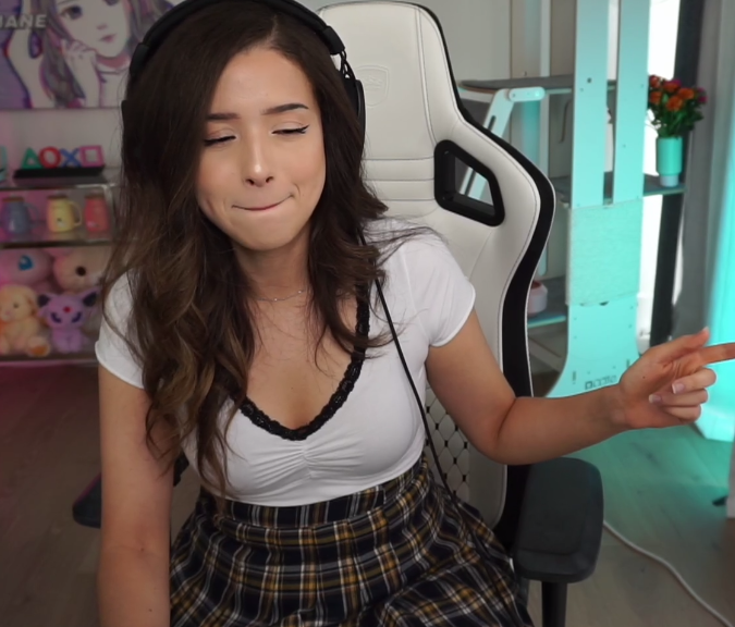 Стримерша pokimane. Pokimane. Иман Pokimane. Pokimane Curvage. Pokimane без макияжа.