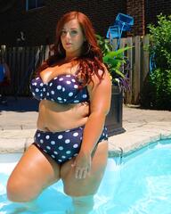 Tanned BBW Bikini Goddess