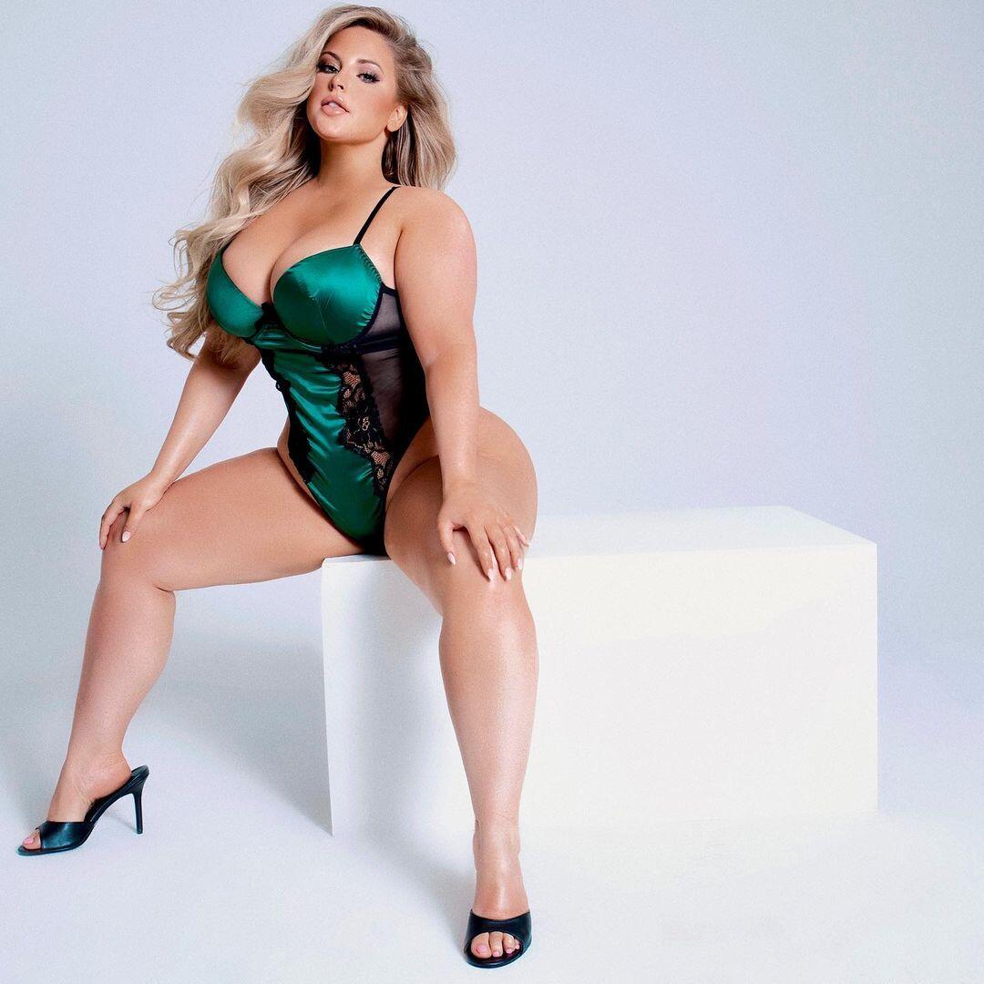 Ashley Alexiss: Thick Glamour Model.