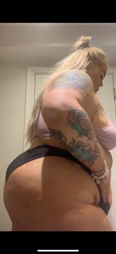 🍯 SSBBW HONEY shakes her ass and shows off her impressive weight gain 🍯
