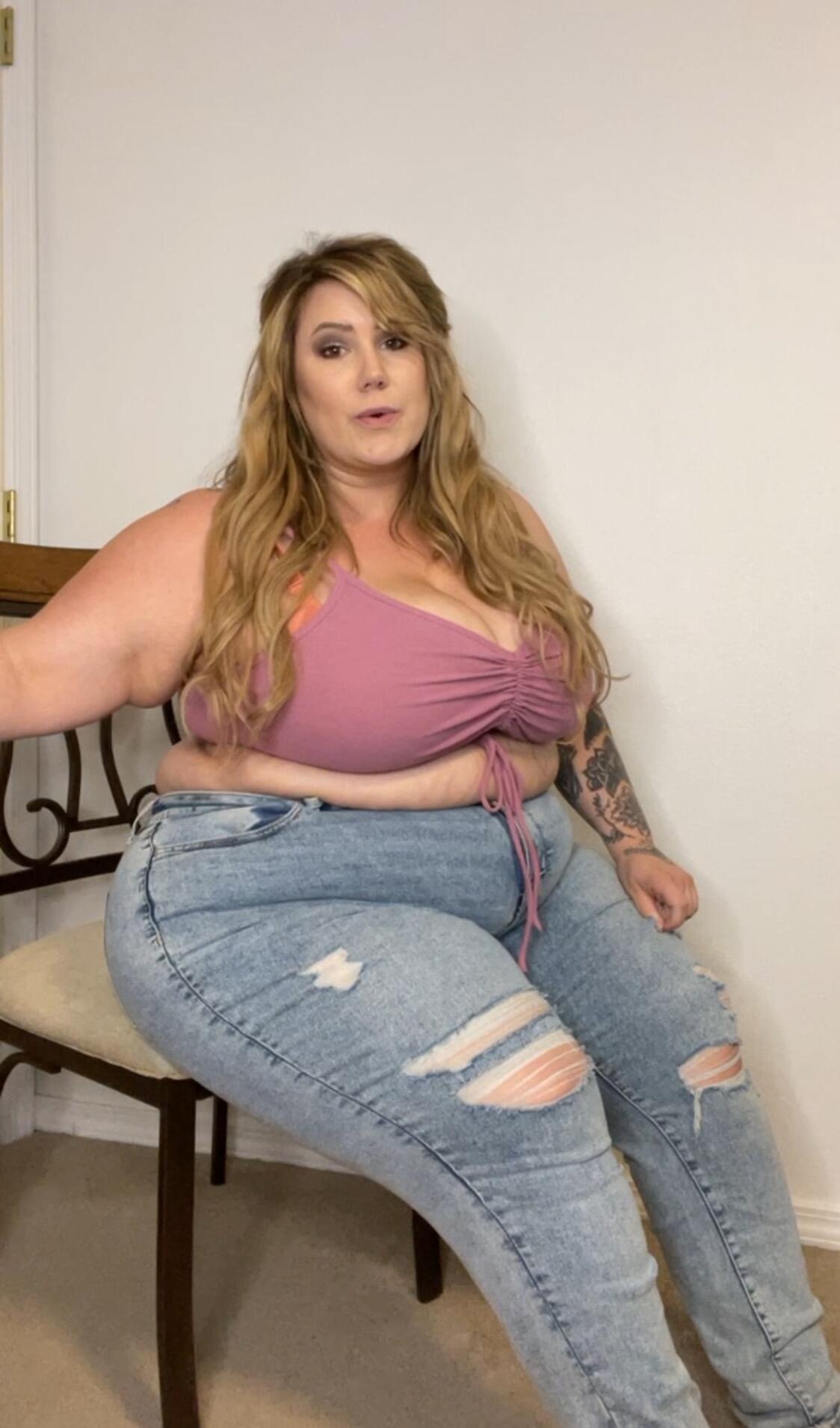 Fat Girl in TIGHT Dresses - Video Clips - Curvy BBW - Curvage