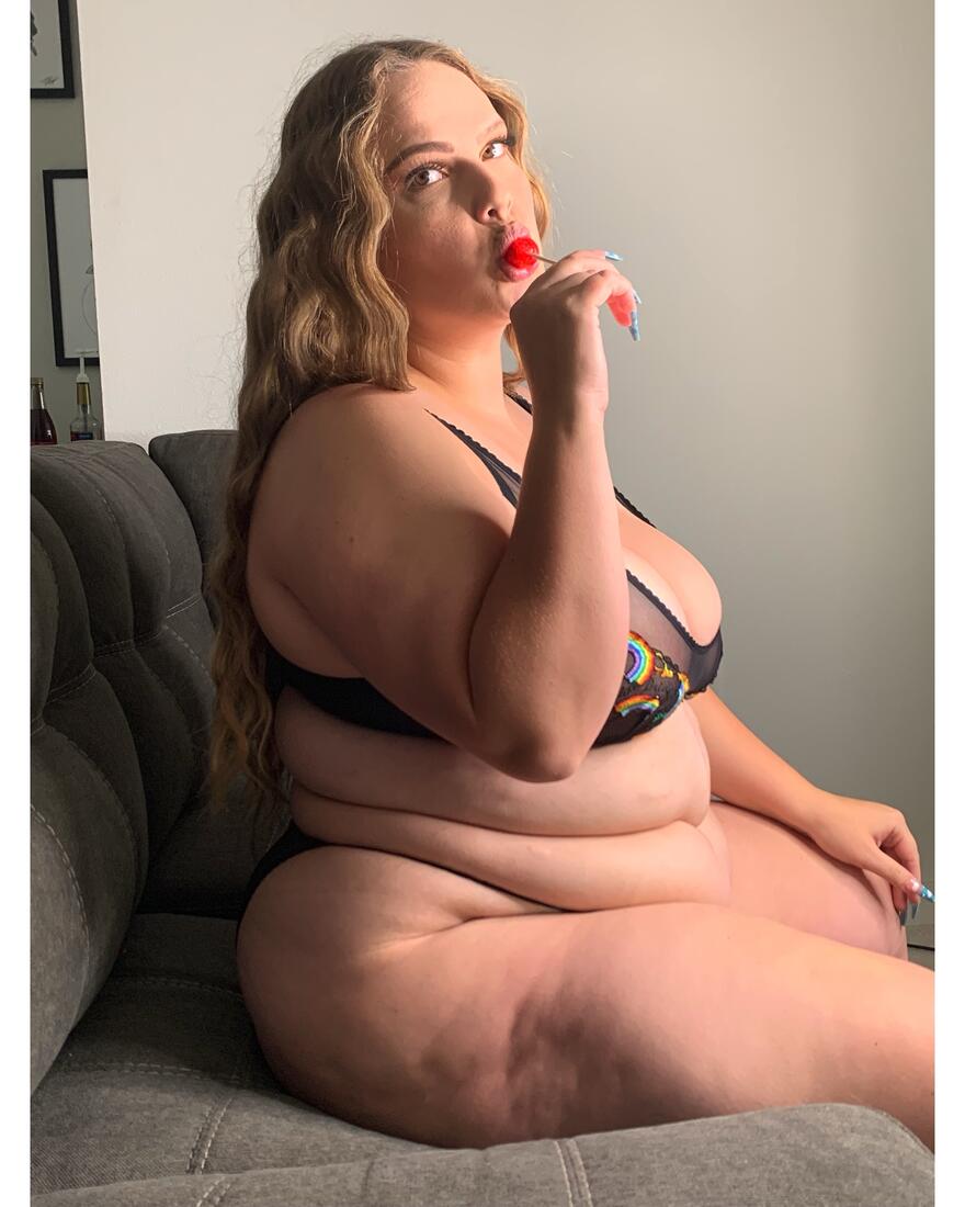 All posts from burstingbabe in Obesity looks great on me right guys ? pic