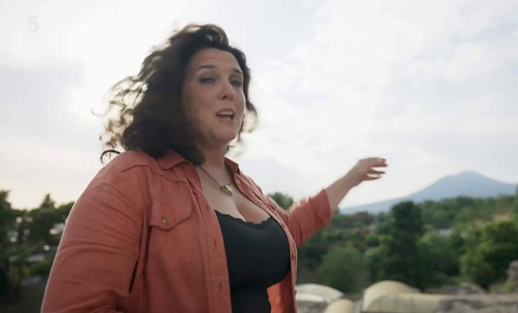 Bettany Hughes - Page 4 - Celebrities - Curvage