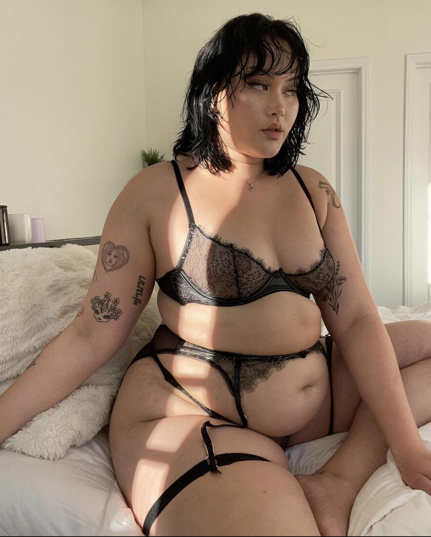 third pictures caption was "biggest ive ever been and hottest ive ever...