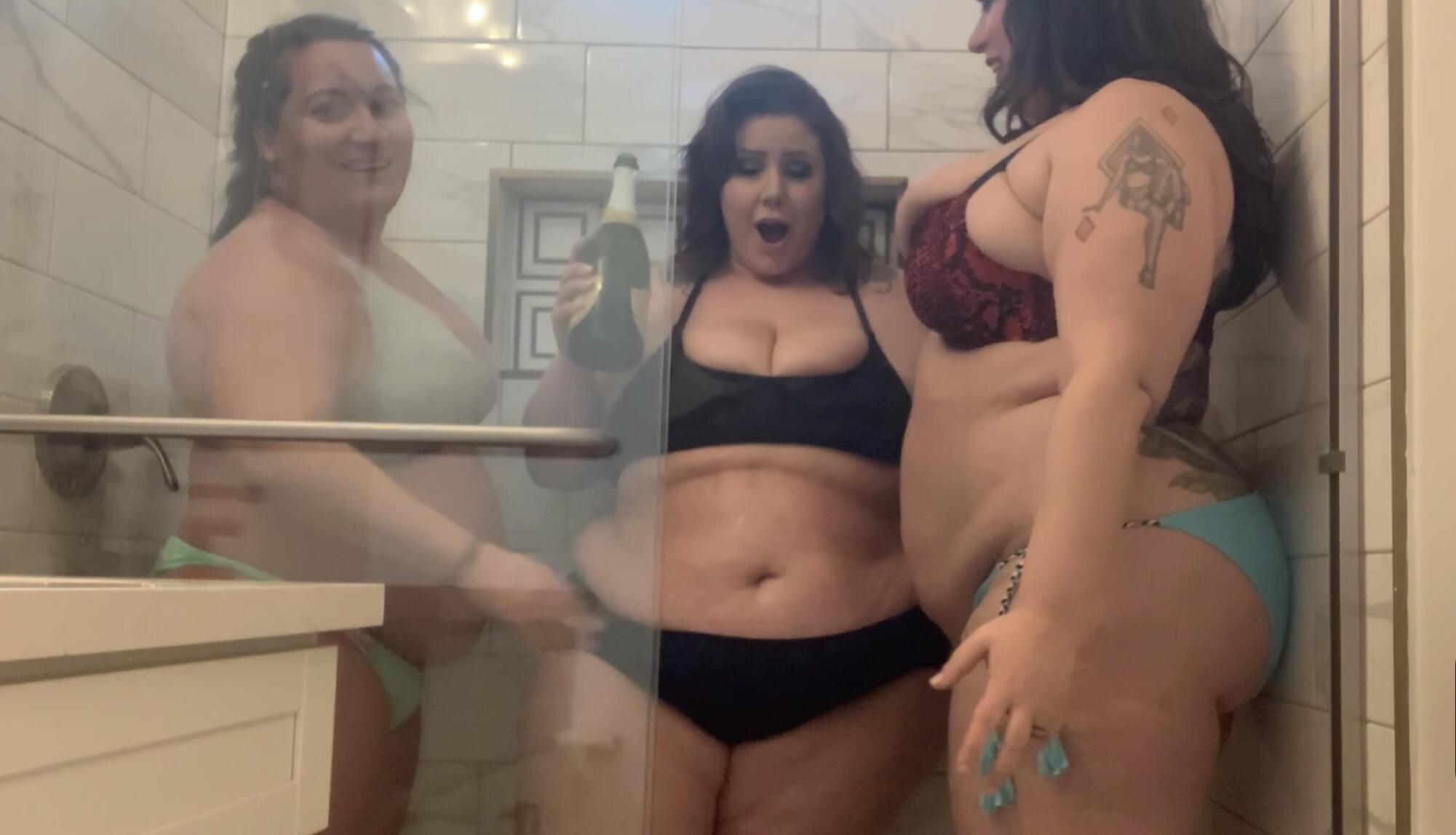 Champagne Boobs Feat. Curvage Casey & Lauren Lush - Video Clips - General -  Curvage