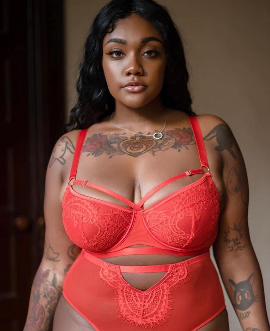 Isabella Saeko - Plus-Size Models - Curvage