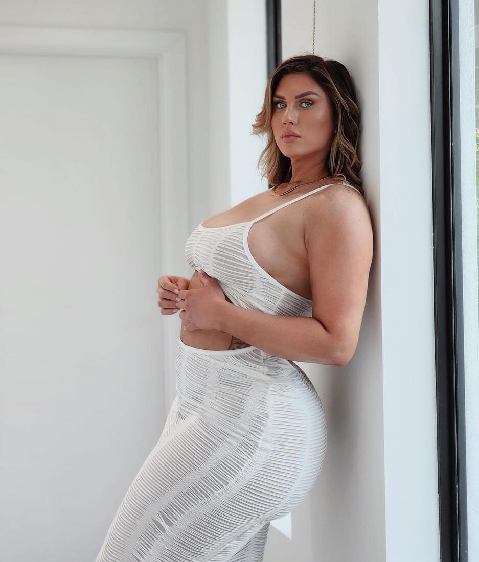 Sophie Hall - Page 29 - Plus-Size Models - Curvage