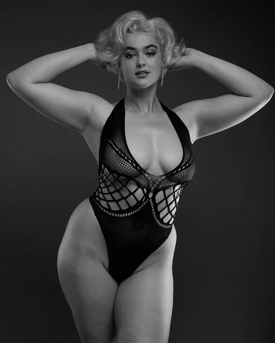 Stefania Ferrario - Thick Australian Model with great thighs.