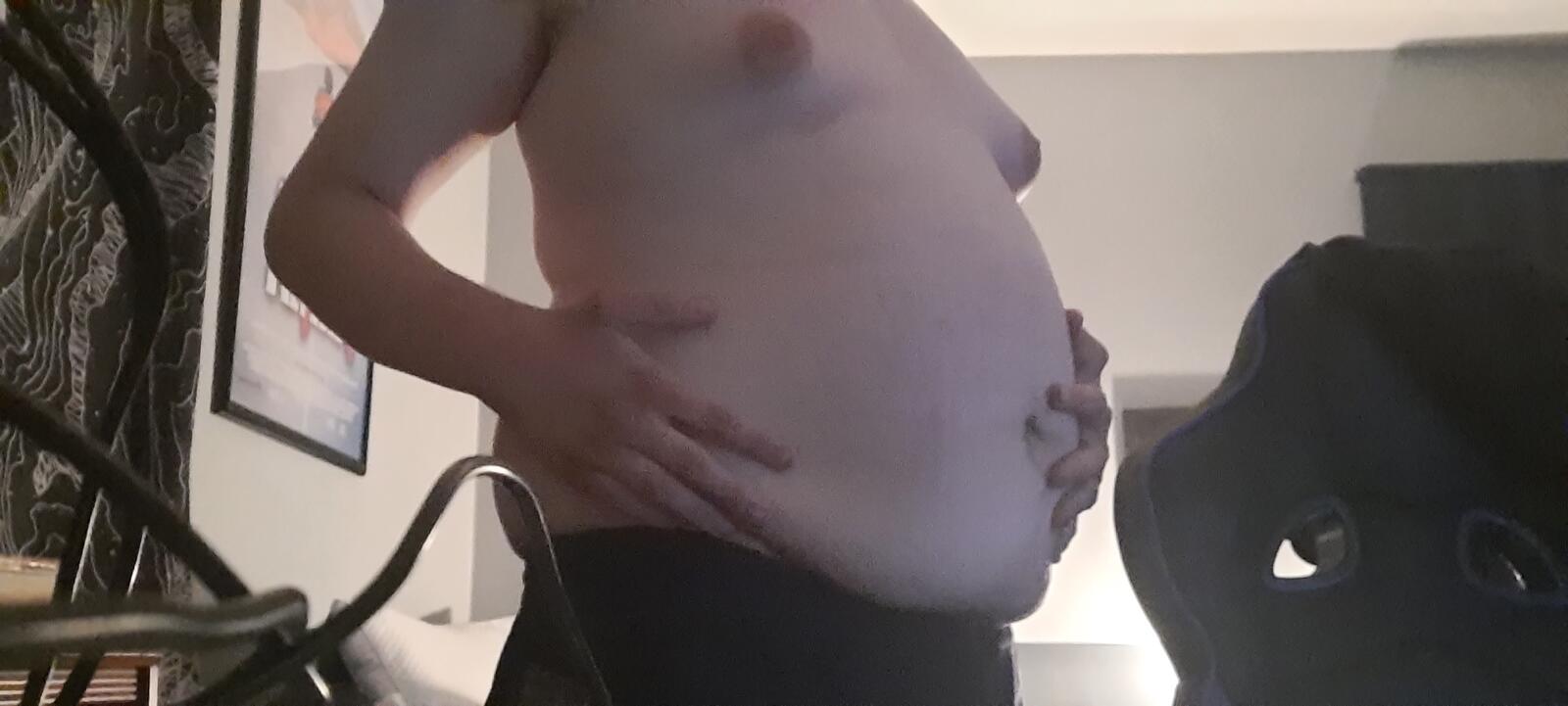 My belly pics <3