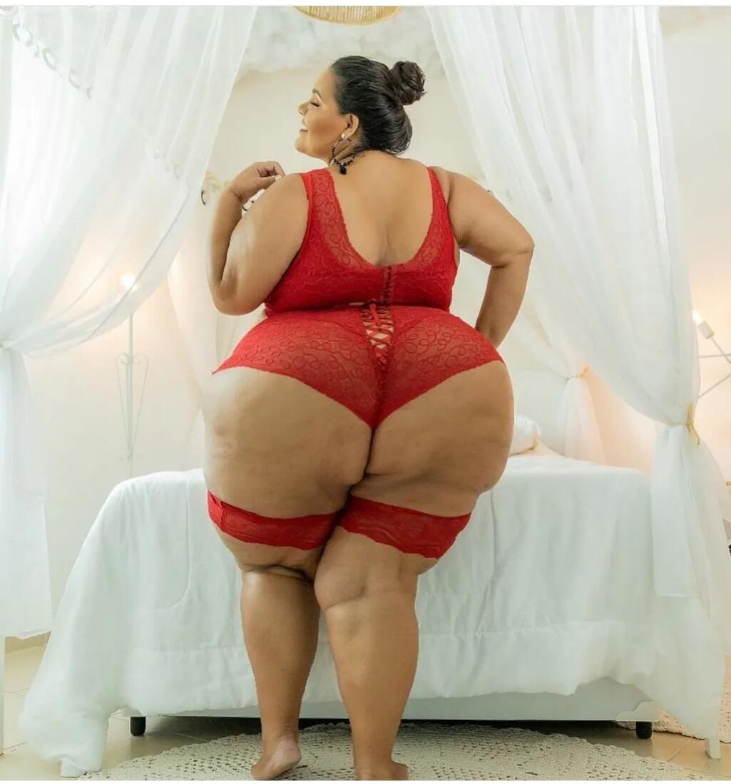 Renally Gabrielly - Plus-Size Models - Curvage