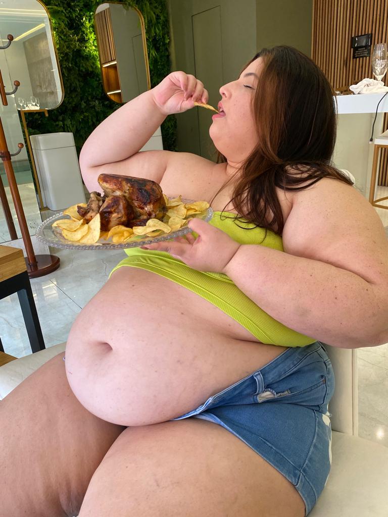 Anna and the Roasted Chicken a Gainer Lunch - Video Clips - SSBBW - Curvage