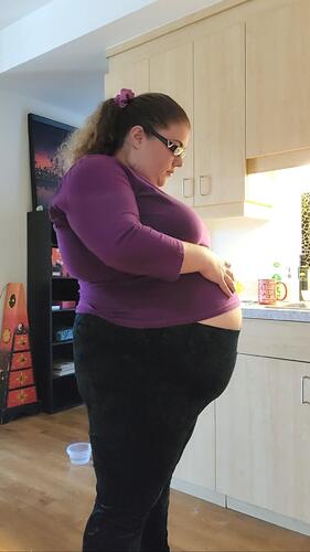 Cooking Waiting - Video Clips - Curvy BBW - Curvage