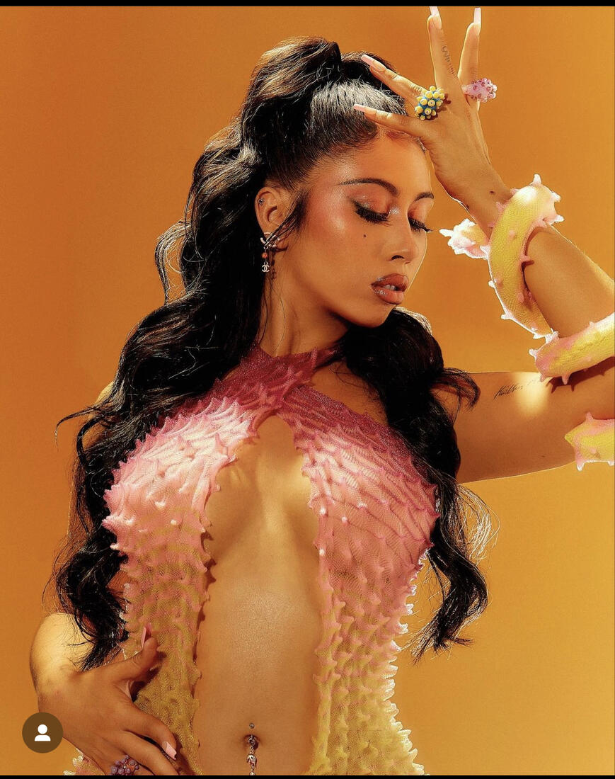 All posts from Befree96 in Kali Uchis - Curvage