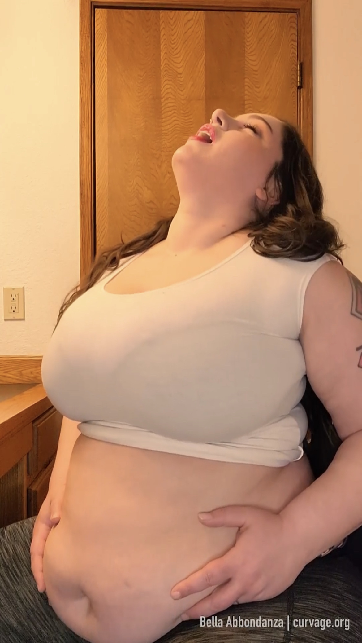 Bigger Beer Gut Burps and Belly Play: Tipsy TA Series - Video Clips -  Weight Gain - feeder/feedee - Curvage