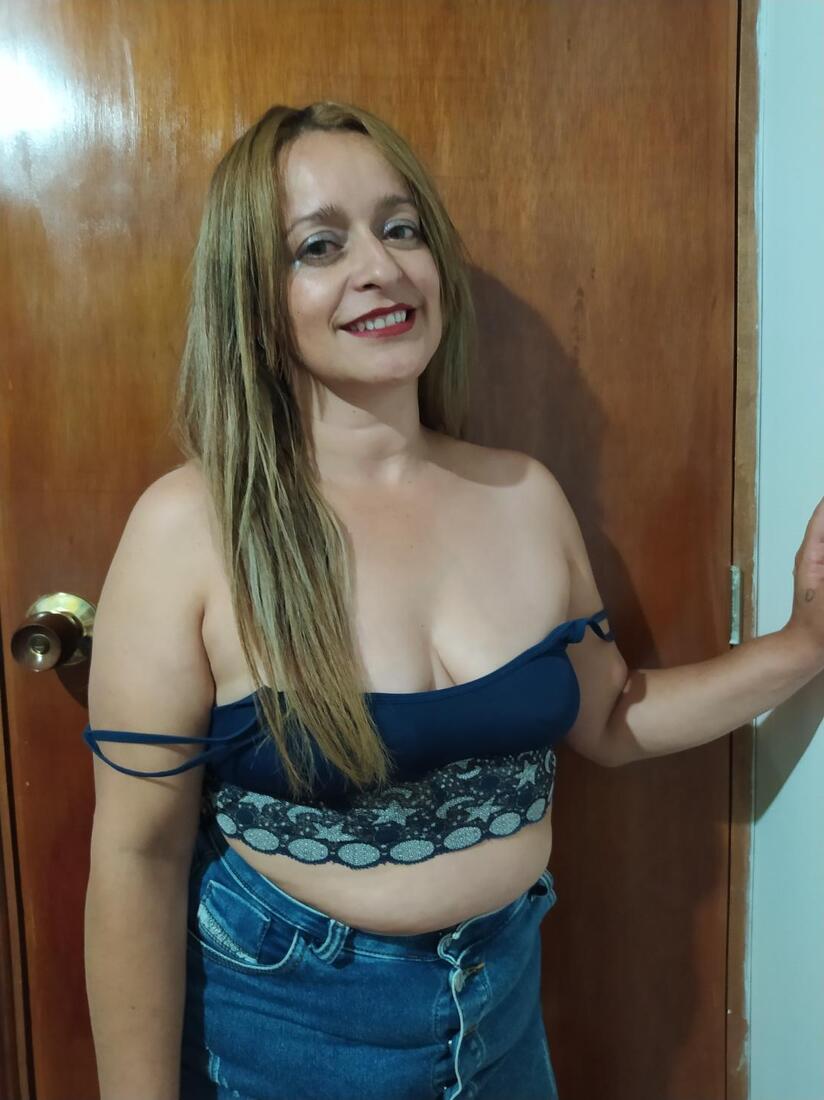 Mi Felicidad Primero 🥇 Women Of Curvage Picturesvideos Curvage 