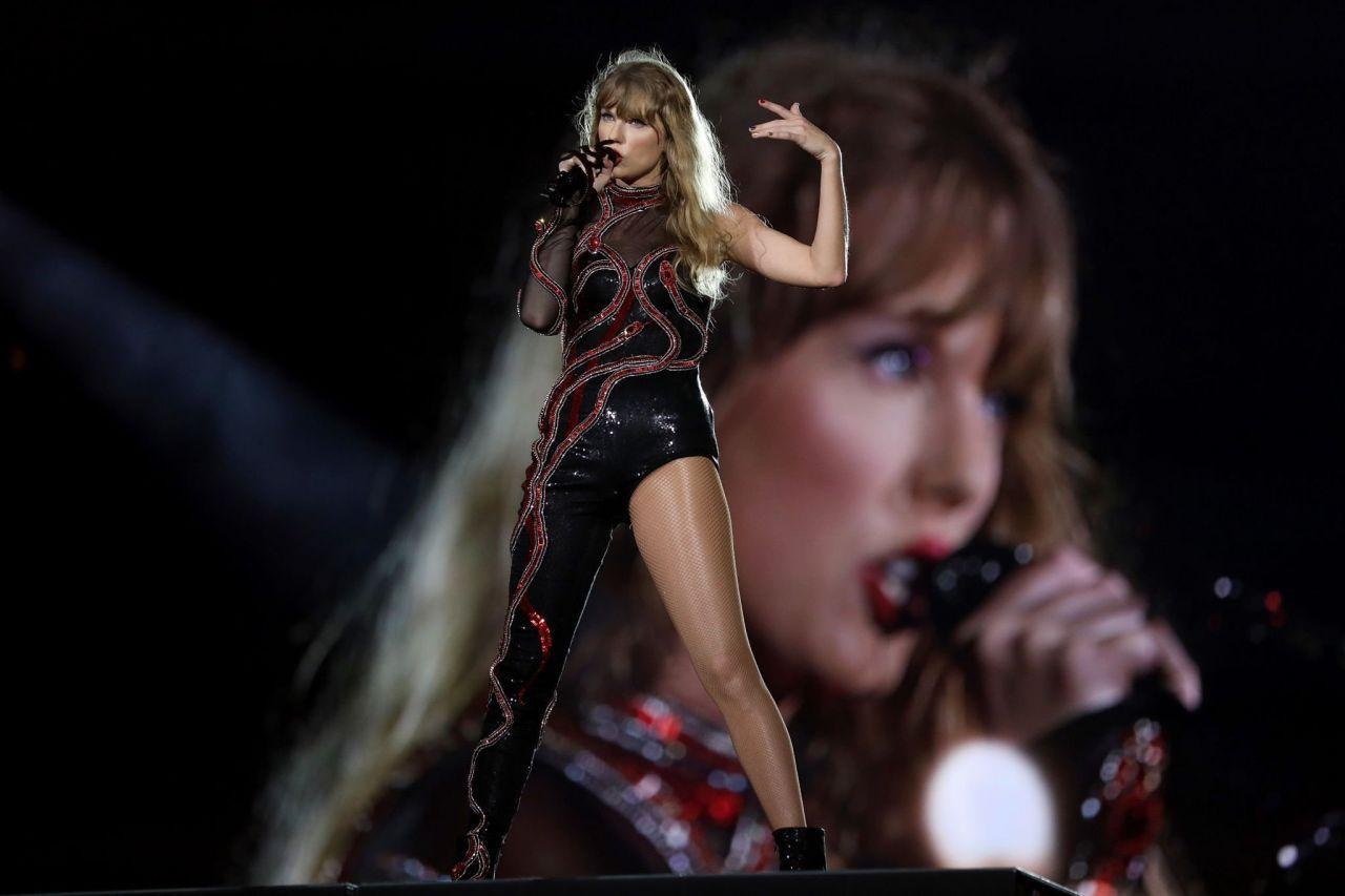 Слово тейлор. Тейлор Свифт 2023. Тейлор Свифт the eras Tour. Taylor Swift eras Tour 2024. Тейлор Свифт фотосессии.