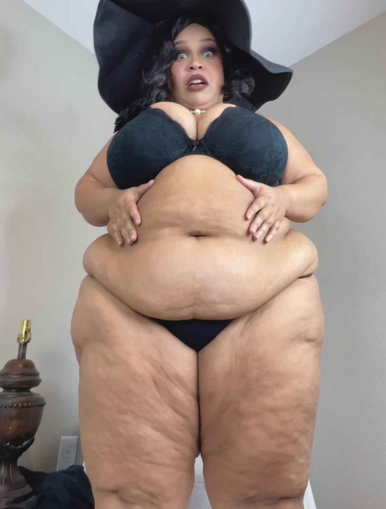 Lady Dimitrescu got TOO FAT for her dress! ❤️🕷️🖤 - Video Clips - Curvy  BBW - Curvage