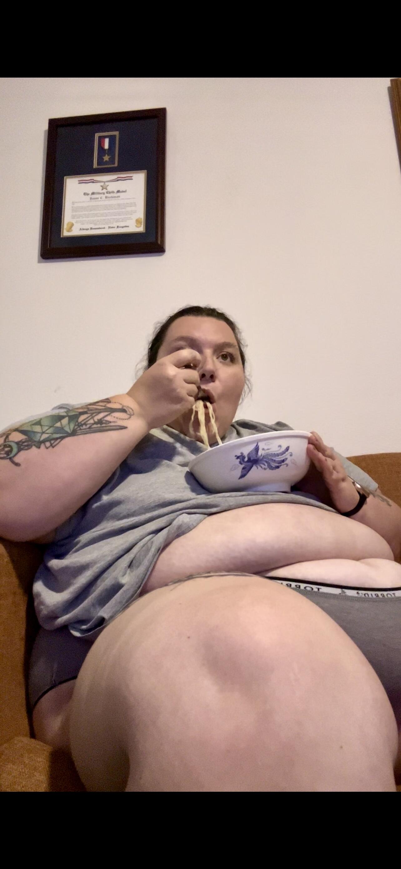 Come eat dinner with me I was being bad tonight and ate WAY TO MUCH - Video  Clips - Stuffing/Eating - Curvage