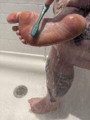 Scrubbing My Soles: A Steamy Shower Seduction! 💦😉