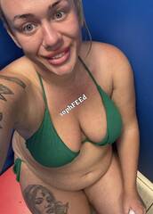 Flaunting my flab at the swimming pool 🥵