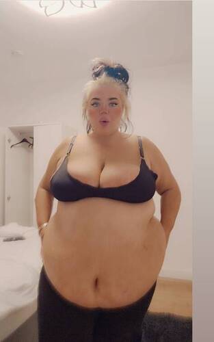 Ssbbw visits a hotel